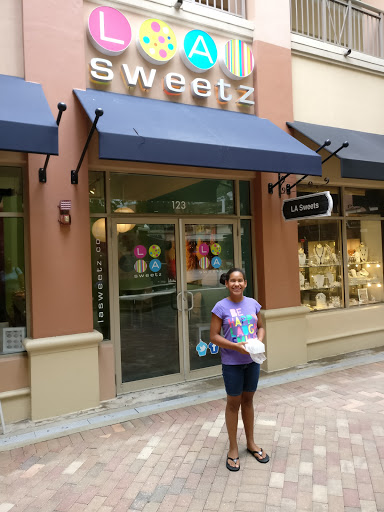 Shopping Mall «The Shops at Mary Brickell Village», reviews and photos, 901 S Miami Ave, Miami, FL 33130, USA
