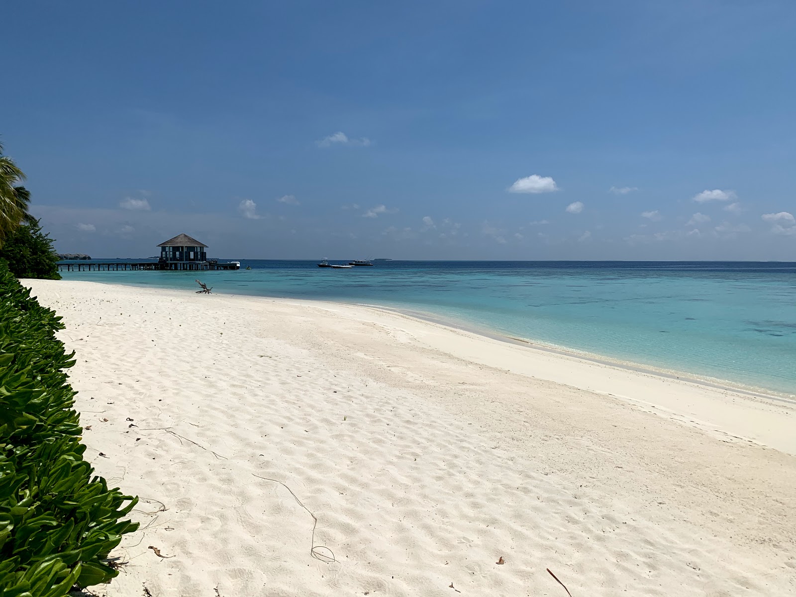 Photo of Meradhoo Beach with white sand surface