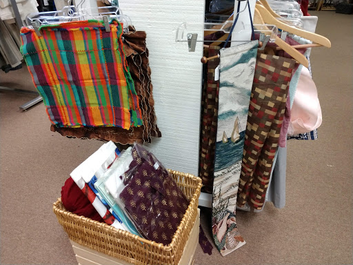 Thrift Store «The Treasure Hound», reviews and photos, 14508 Old Lee Rd, Chantilly, VA 20151, USA