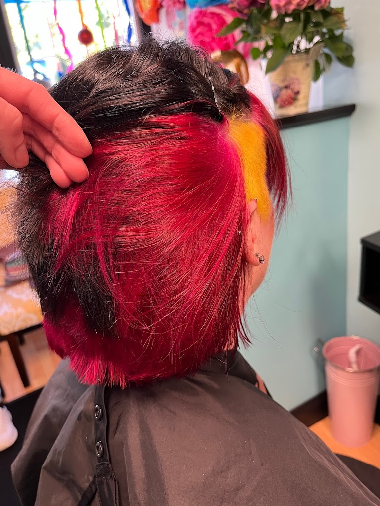 Leslie's Beauty Salon 15066