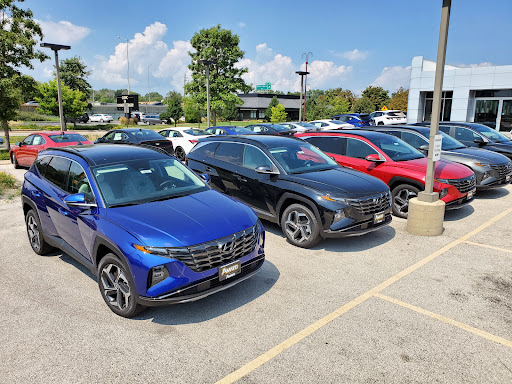 Nissan Dealer «John Amato Nissan», reviews and photos, 5200 N Port Washington Rd, Glendale, WI 53217, USA