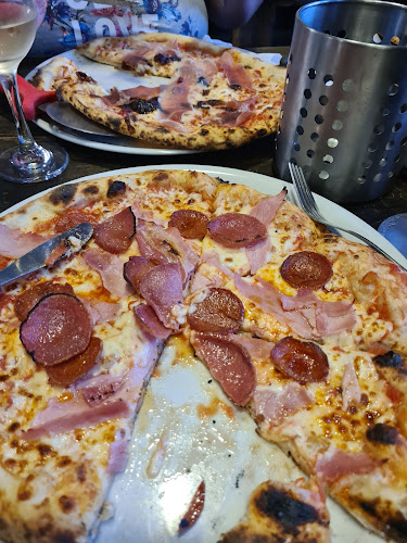 Comments and reviews of Reggies Stone Fired Pizza