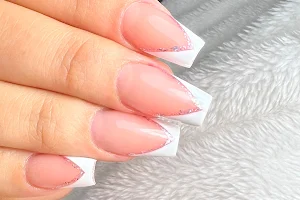 Dimperio Nails Spa image