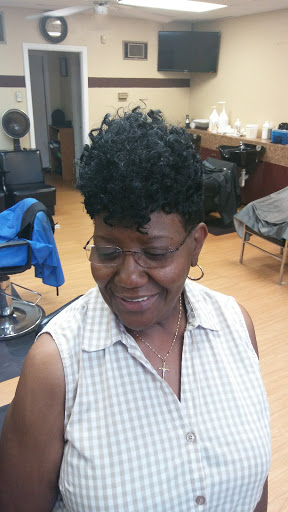 Barber Shop «Heads Up Barber & Beauty», reviews and photos, 2801 Pinecroft Rd # A, Greensboro, NC 27407, USA