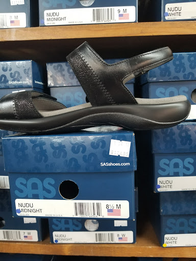 Shoe Store «Hayes Shoes», reviews and photos, 280 Three Springs Rd, Bowling Green, KY 42104, USA