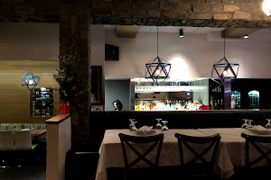 Yiannis Taverna Greek Restaurant