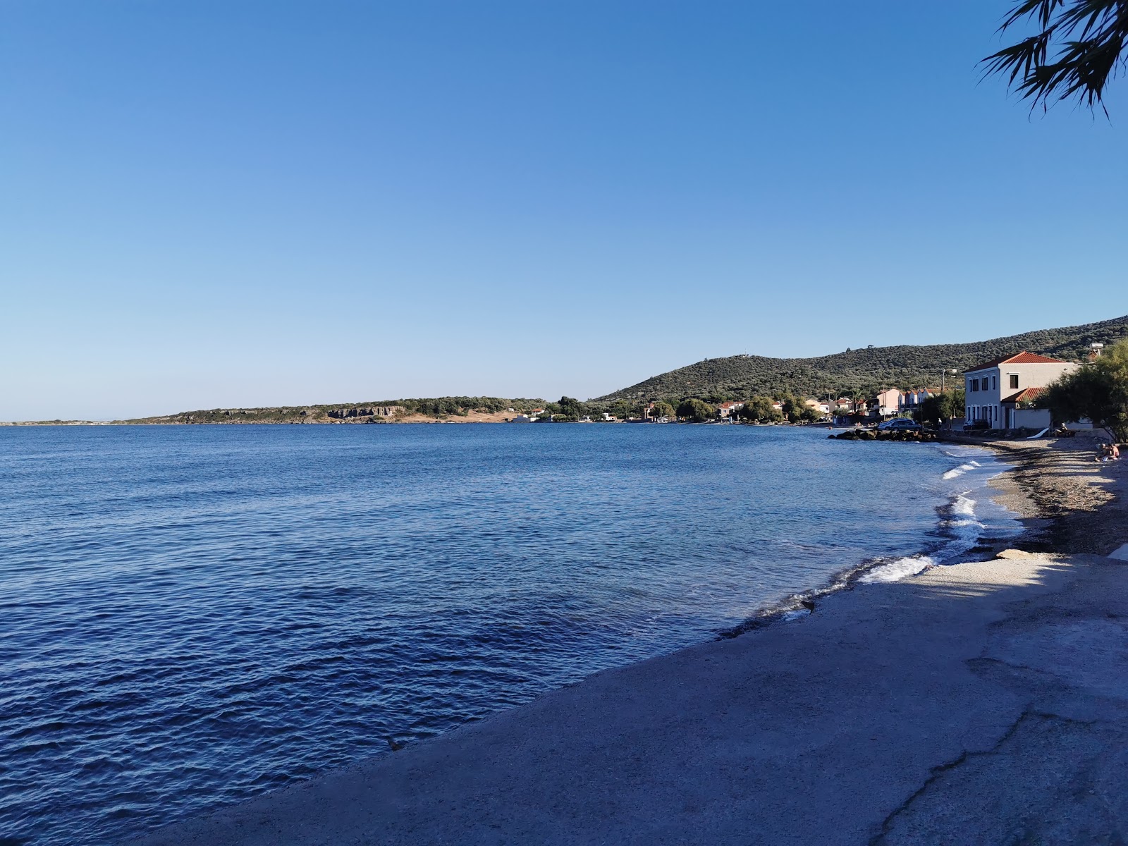 Smkra Smyrnios III Plajı'in fotoğrafı ve yerleşim