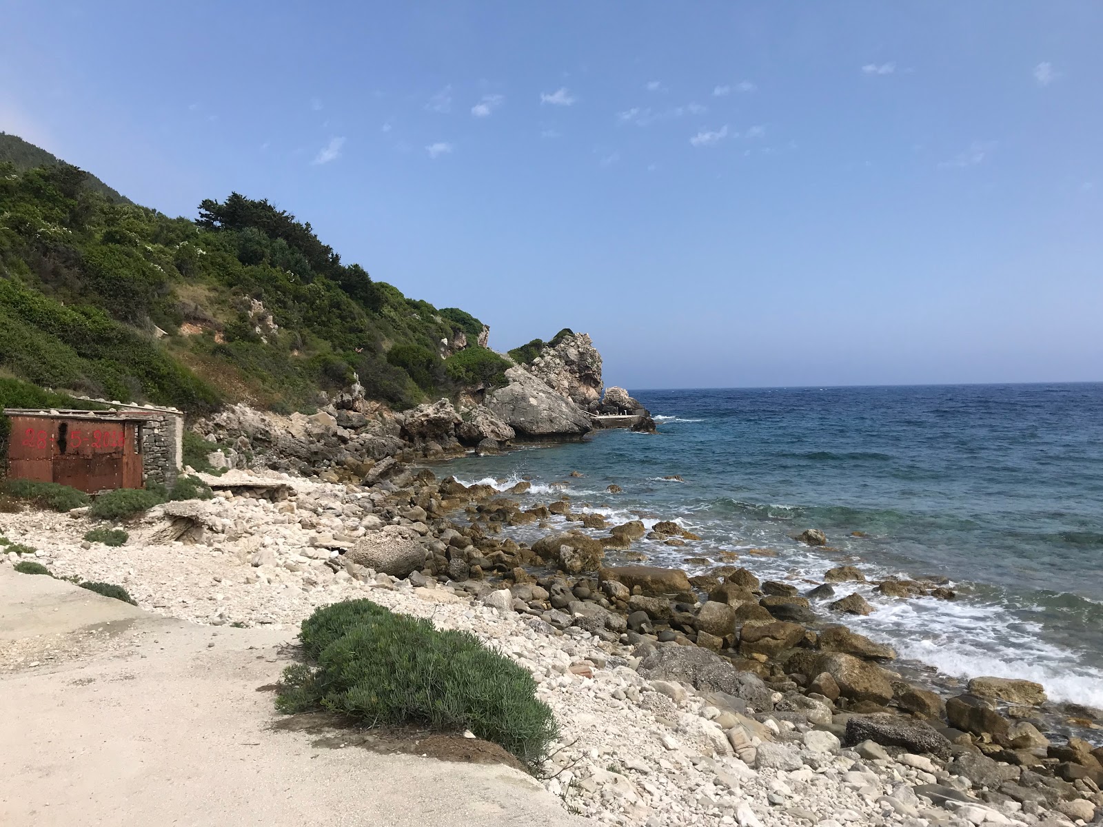 Fotografie cu Fiki Beach cu nivelul de curățenie înalt