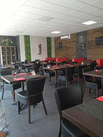 Atmosphère du Restaurant français Aux 5 - Restaurant à Saint-Quentin-Fallavier - n°10
