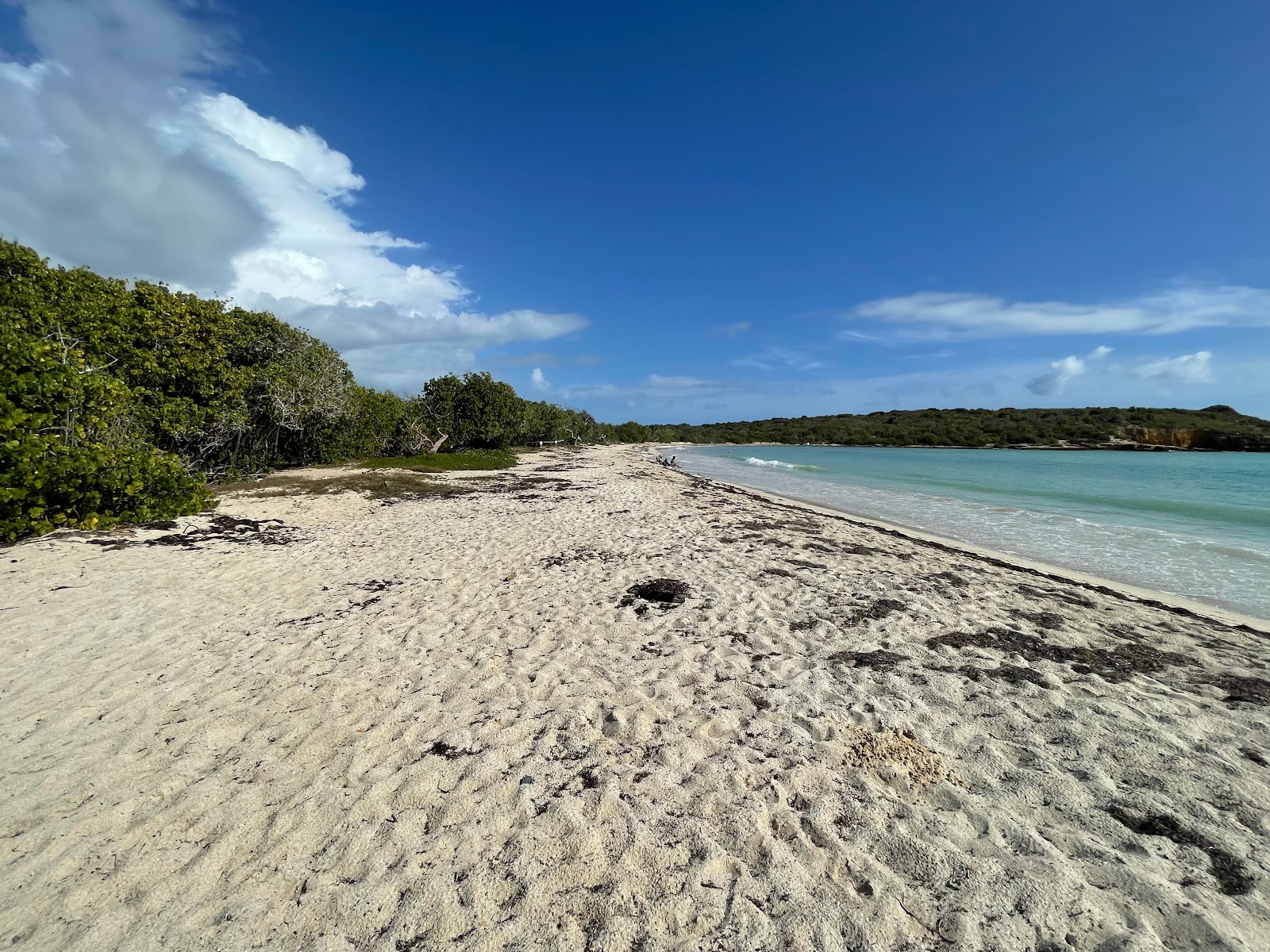 Foto de Playa Sucia con arena brillante superficie