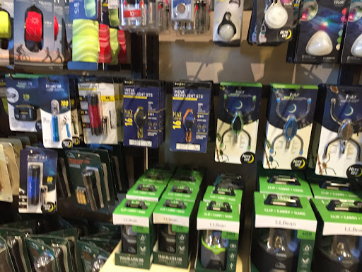 Clothing Store «L.L.Bean», reviews and photos, 701 Lynnhaven Pkwy, Virginia Beach, VA 23452, USA