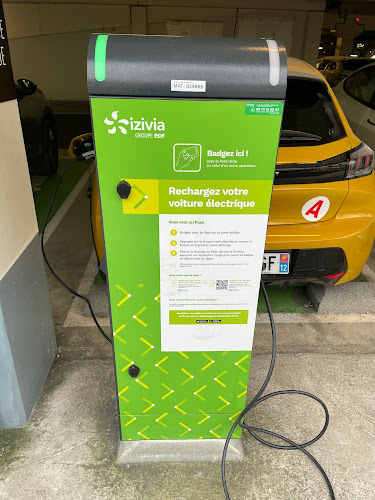 Borne de recharge de véhicules électriques CC Carré Sénart Charging Station Lieusaint