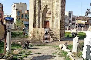 Se Gonbad Tomb Tower image