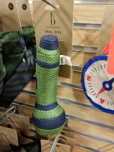 Pet Supply Store «PetSmart», reviews and photos, 1505 11th Ave NW, Issaquah, WA 98027, USA