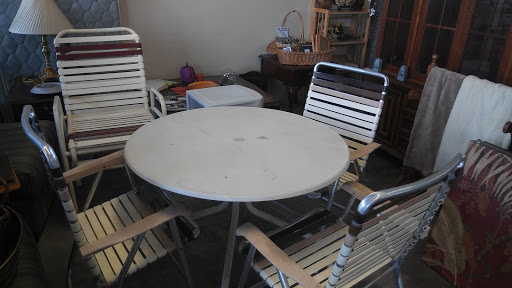 Home Goods Store «Paws & Claws Thrift Store», reviews and photos, 132 E Broad St, Groveland, FL 34736, USA