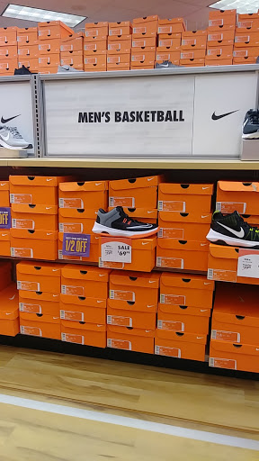 Shoe Store «Shoe Carnival», reviews and photos, 2706 Plainfield Rd, Joliet, IL 60435, USA