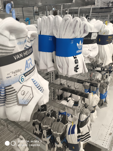 Clothing Store «Ross Dress for Less», reviews and photos, 7884 Van Nuys Blvd, Van Nuys, CA 91402, USA