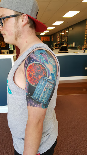 Tattoo Shop «Electric Tattoo Parlor , Piercing, and Tattoo Removal.», reviews and photos, 2319 Randall Rd, Carpentersville, IL 60110, USA