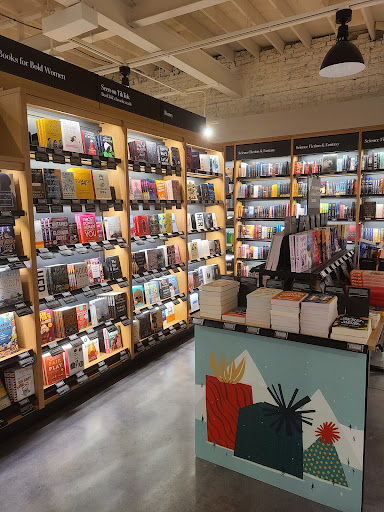 Book Store «Amazon Books», reviews and photos, 3441 N Southport Ave, Chicago, IL 60657, USA