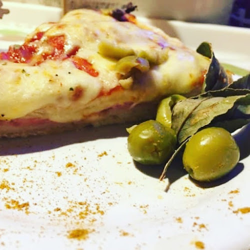 Della Toscana pizza artesanal. - Pizzeria
