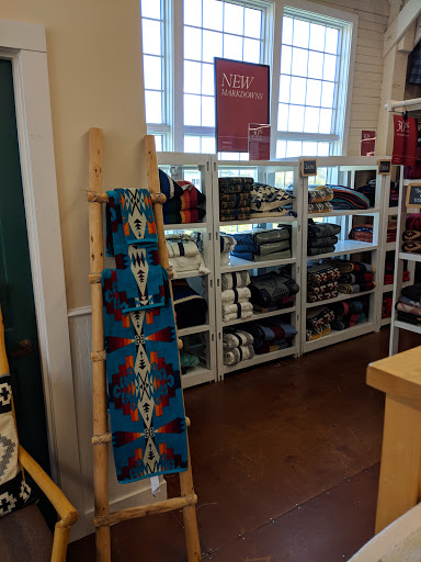 Clothing Store «Pendleton Washougal Mill Store», reviews and photos, 2 Pendleton Way, Washougal, WA 98671, USA
