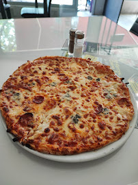 Plats et boissons du Pizzeria Cam PJ Sarl Camille à Meyzieu - n°2