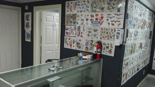 Tattoo Shop «Royal Ink», reviews and photos, 6408 Gulf Fwy, Houston, TX 77023, USA