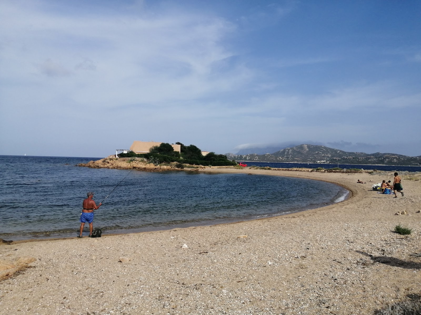 Fotografija Spiaggia di Punta Saline z majhni več zalivi