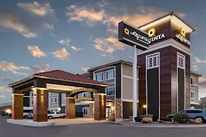 La Quinta Inn & Suites by Wyndham Gallup image