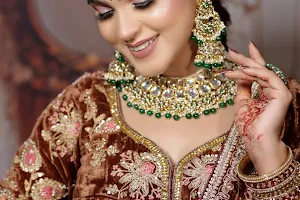 Naina Makeovers (Parul Garg Certified) image