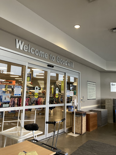 Thrift Store «Discover Goodwill Circle Retail Center», reviews and photos, 2007 S Circle Dr, Colorado Springs, CO 80906, USA