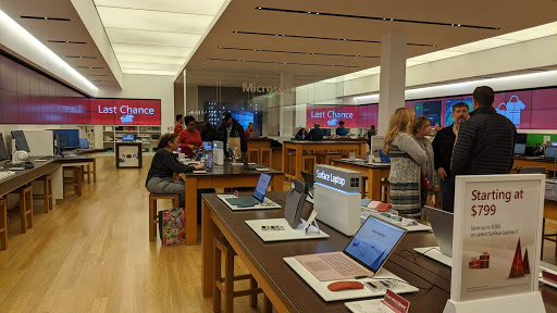 Computer Store «Microsoft Store - Tysons Corner Center», reviews and photos, 1961 Chain Bridge Rd, Tysons, VA 22102, USA