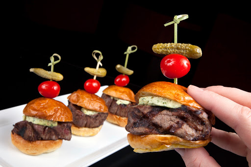 Movie Theater «ShowPlace ICON Theatres at Roosevelt Collection with ICON•X - Chicago», reviews and photos, 1011 S Delano Ct, Chicago, IL 60605, USA