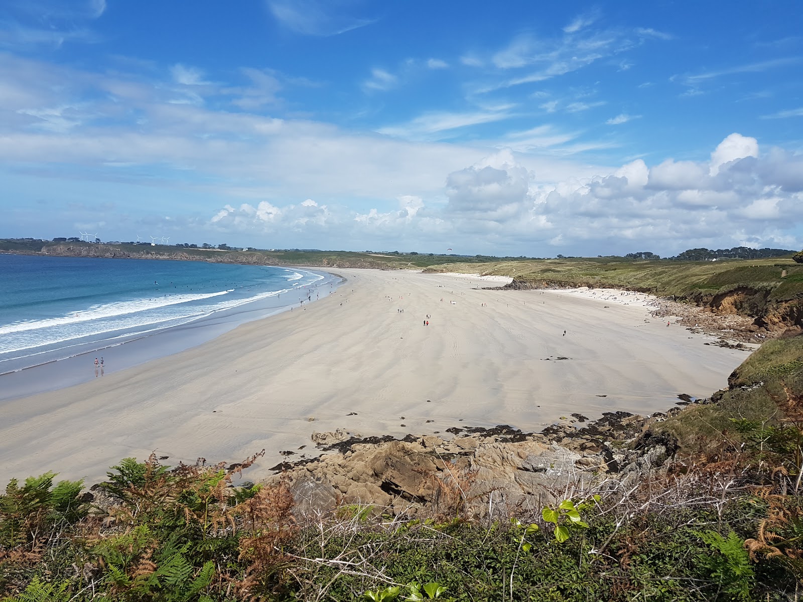 Foto de Plage des Blancs Sablons con gran bahía