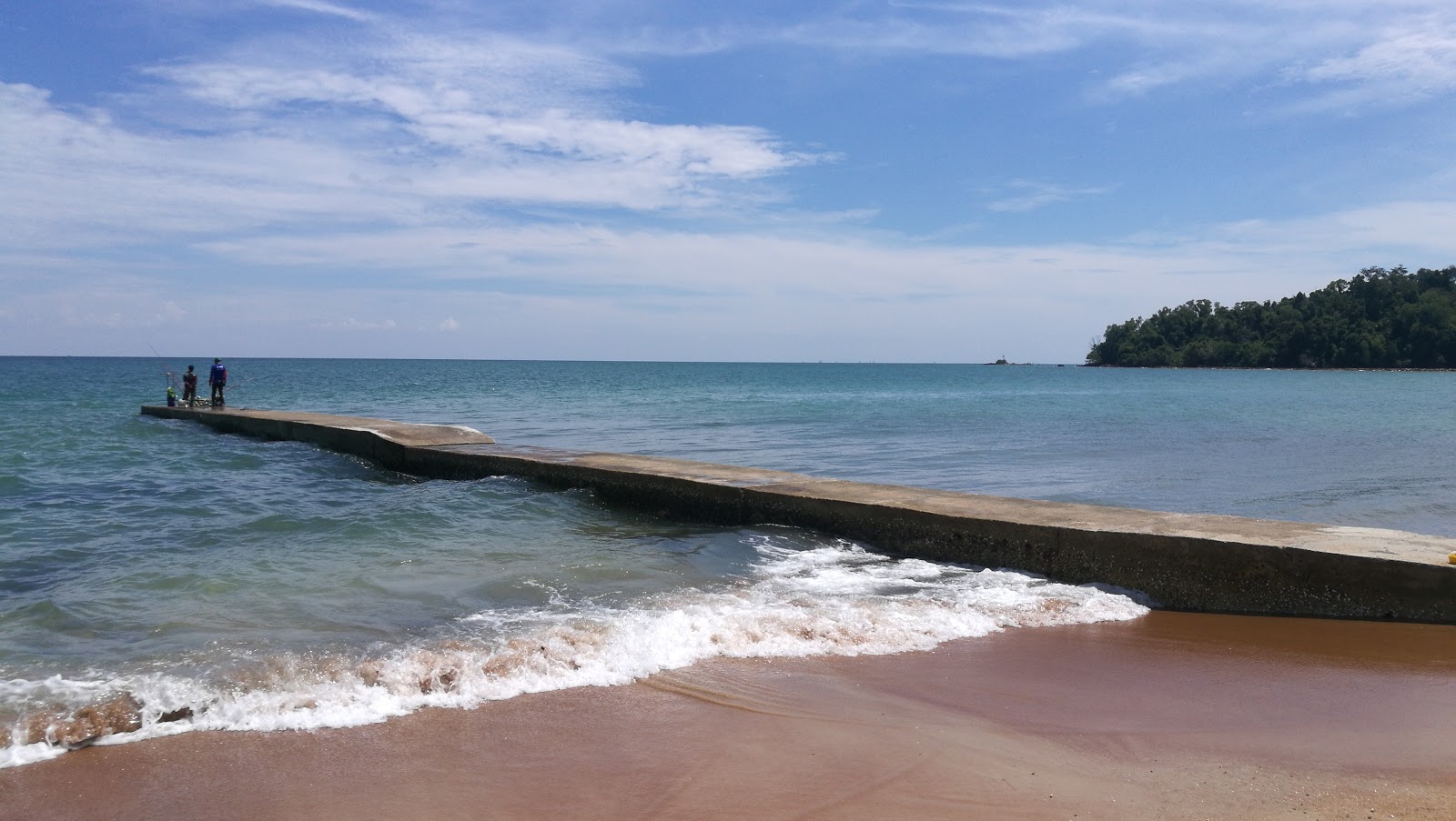 Foto de Port Dickson Beach - lugar popular entre los conocedores del relax