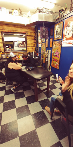Tattoo Shop «Lucky 7S Tattoo Shop», reviews and photos, 210 S Gloster St, Tupelo, MS 38801, USA