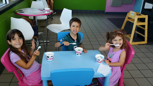 Frozen Yogurt Shop «sweetFrog Premium Frozen Yogurt», reviews and photos, 10040 Sliding Hill Rd, Ashland, VA 23005, USA