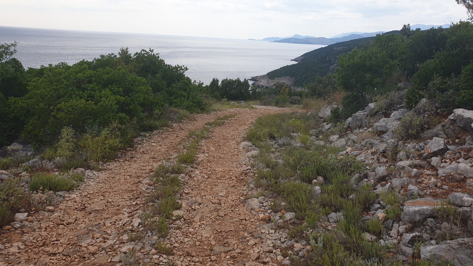 Photo of Zagorskiy pesok backed by cliffs