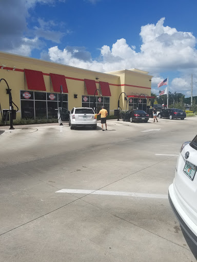 Ultimate Express Car Wash en Naples