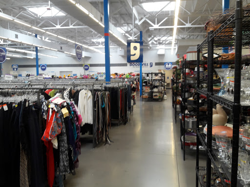 Thrift Store «91st & Northern Goodwill Retail Store & Donation Center», reviews and photos