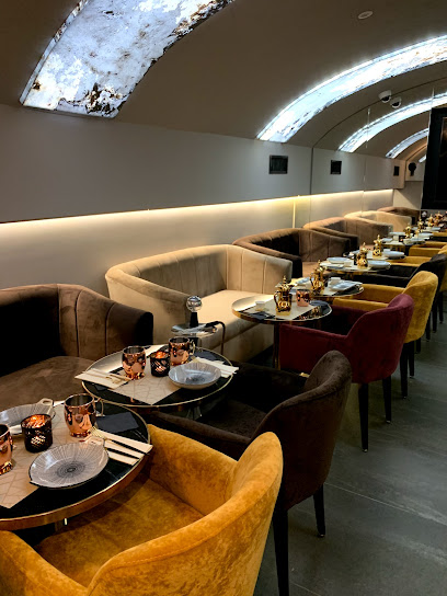 SILK PARIS Restaurant Lounge - 13b Rue Vernier, 75017 Paris, France