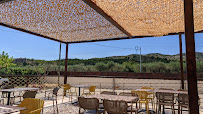 Atmosphère du Restaurant pizzeria hôtel Lou Castellas à Eyguières - n°4