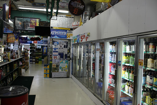 Liquor Store «Big Ten Party Stores», reviews and photos, 1108 E Grand River Ave, East Lansing, MI 48823, USA