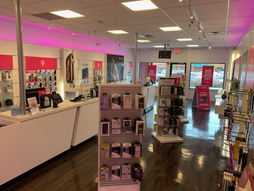 Cell Phone Store «T-Mobile», reviews and photos, 358 W Army Trail Rd #170, Bloomingdale, IL 60108, USA