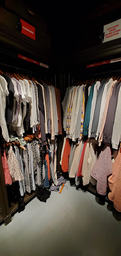 Clothing Store «Hollister Co.», reviews and photos, 21100 Dulles Town Cir #234, Dulles, VA 20166, USA