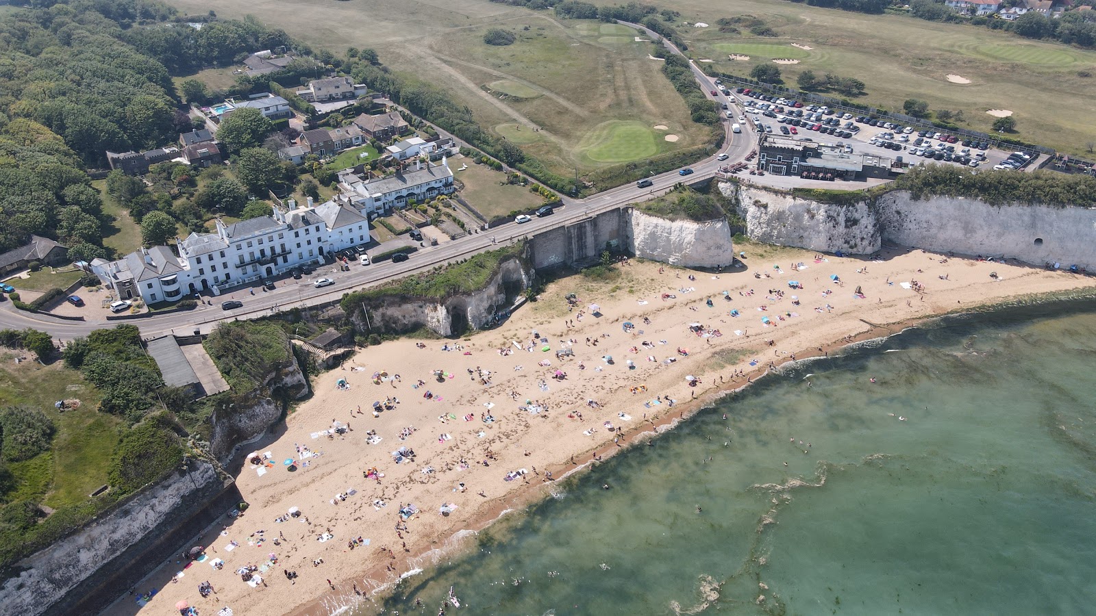 Photo of Kingsgate Bay beach - popular place among relax connoisseurs