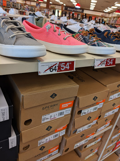 Shoe Store «Famous Footwear», reviews and photos, 1290 E Ireland Rd, South Bend, IN 46614, USA