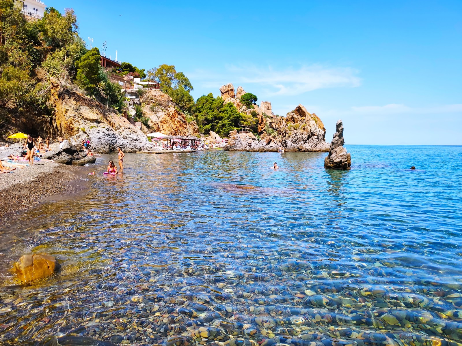 Foto av Kalura beach beläget i naturområde