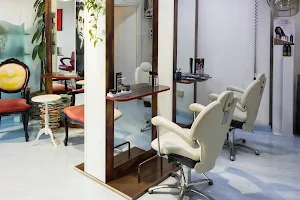 Girotto Flavio Hairdressers - Kérastase Salon image