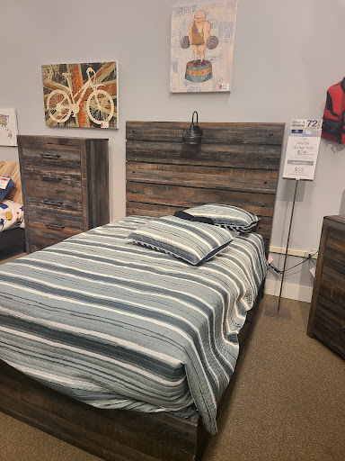 Furniture Store «Ashley HomeStore», reviews and photos, 905 Perimeter Dr, Schaumburg, IL 60173, USA